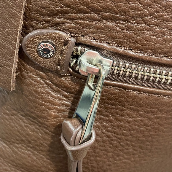 Danier Brown Leather Crossbody/Shoulder Bag – Genuine Leather Canadian Brand - Picture 6 of 12